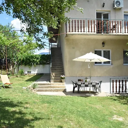 Modern In With Garden Apartment Knin