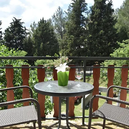 Modern In With Garden *