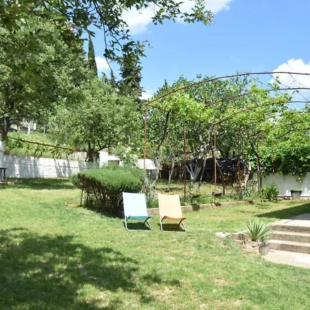 Modern In With Garden Apartment
